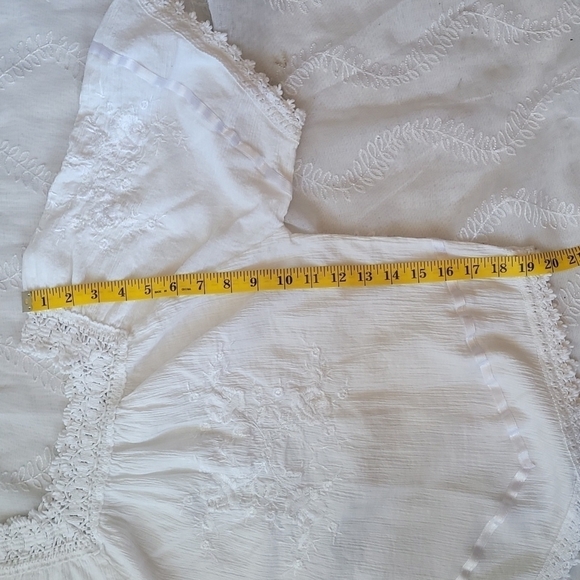 Boho Chic White Lace and Embroidered Top From Greece - Picture 13 of 16
